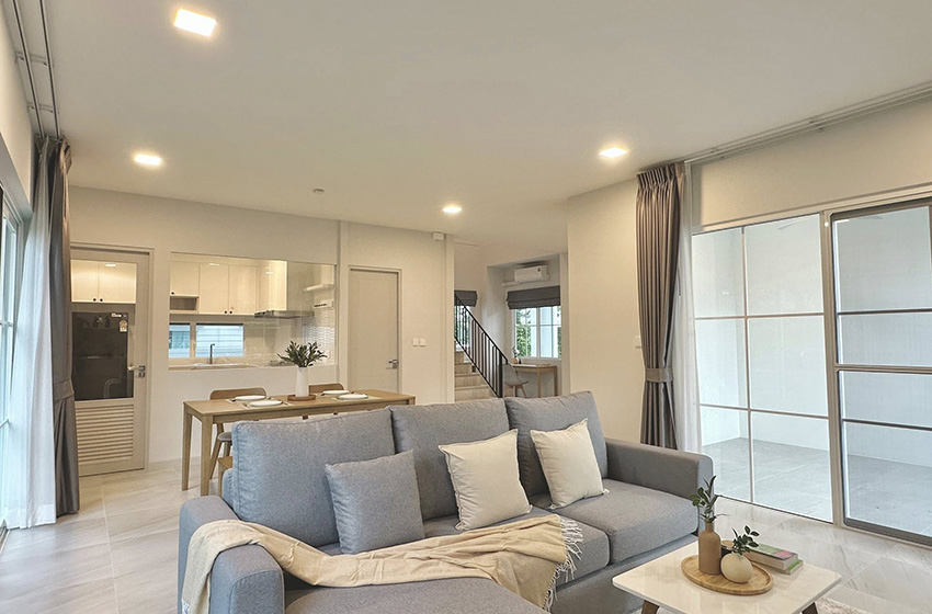 House with Shared Pool in Bangnatrad